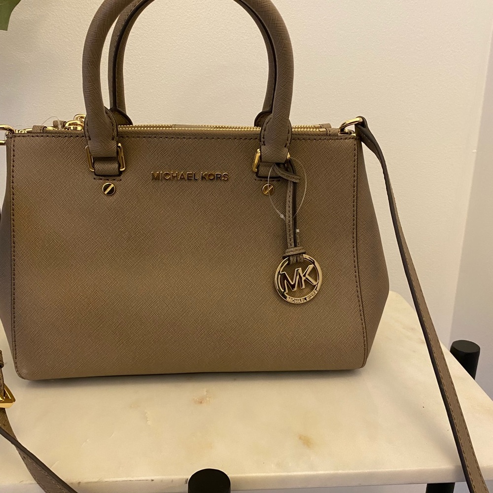 Michael Kors Sutton (color:dark dune)